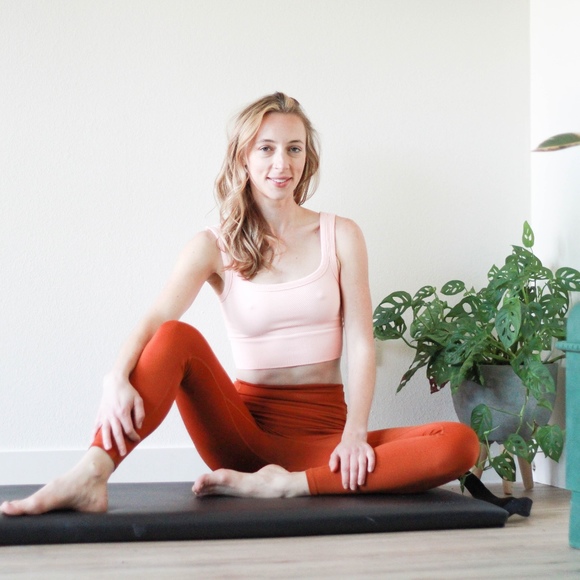 Meet your Posher, Caitlin - Picture 1 of 1